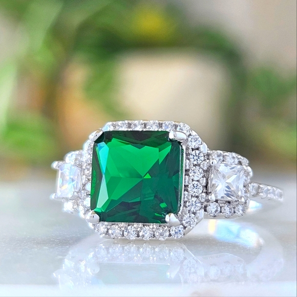 Emerald Green Gemstone Ring, real 925 Sterling Silver Charmed Aroma Size 7 BP - Picture 2 of 4
